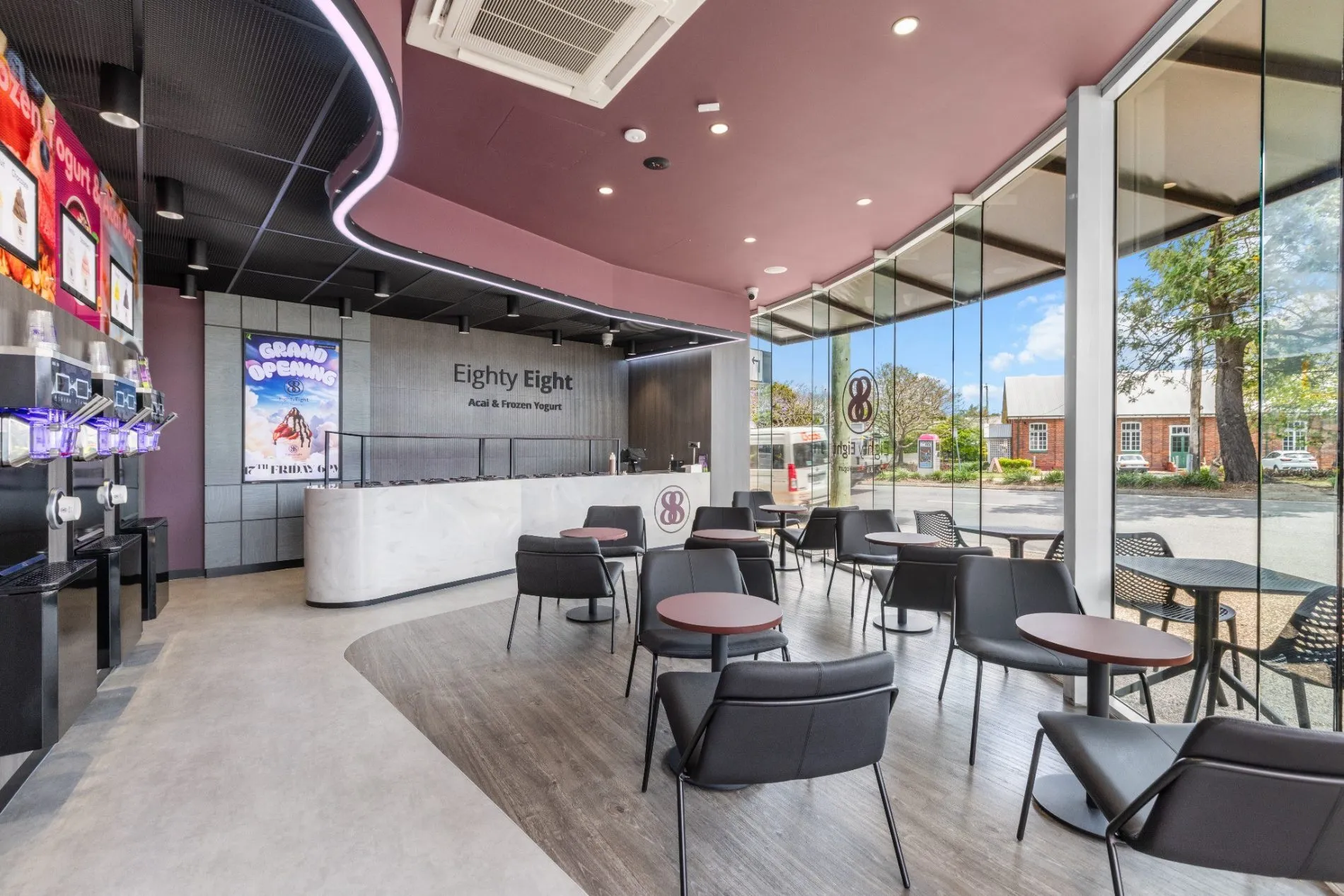 Eighty Eight Açaí interior