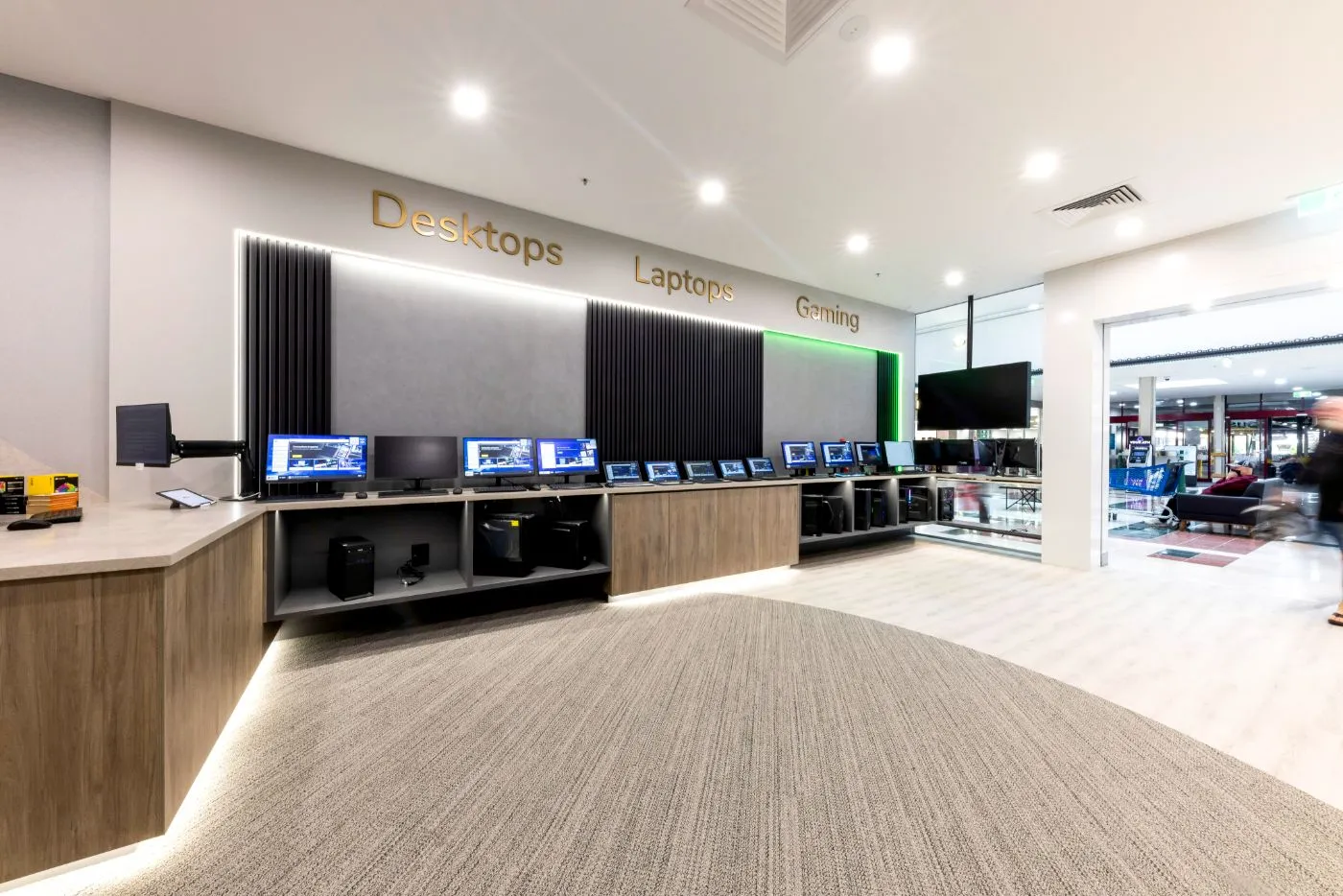 Pro-Computers interior